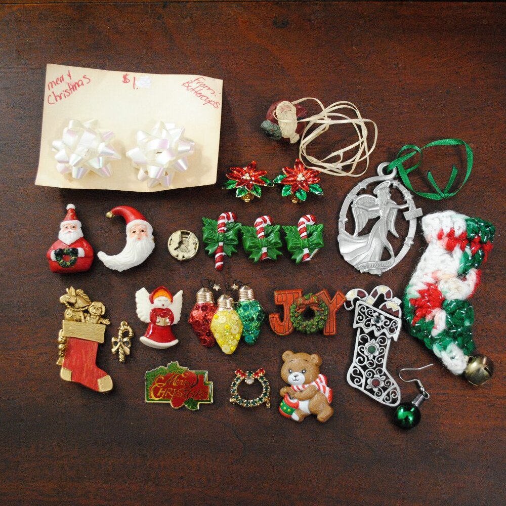 Lot of Vintage Christmas Jewelry Brooches Pendant Longaberger Ornament
